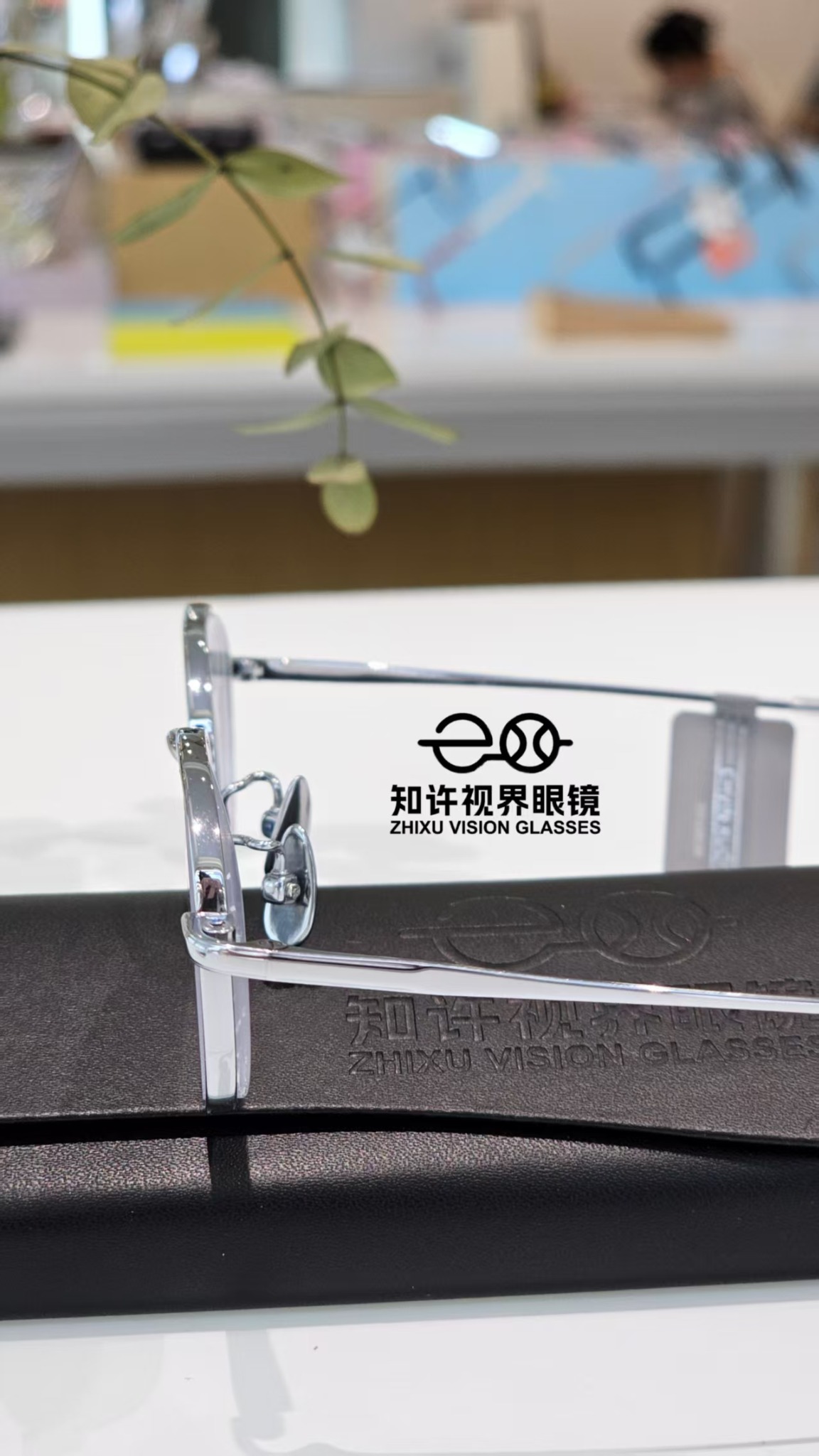 同一副蔡司泽锐1.74铂金膜成镜侧面实拍